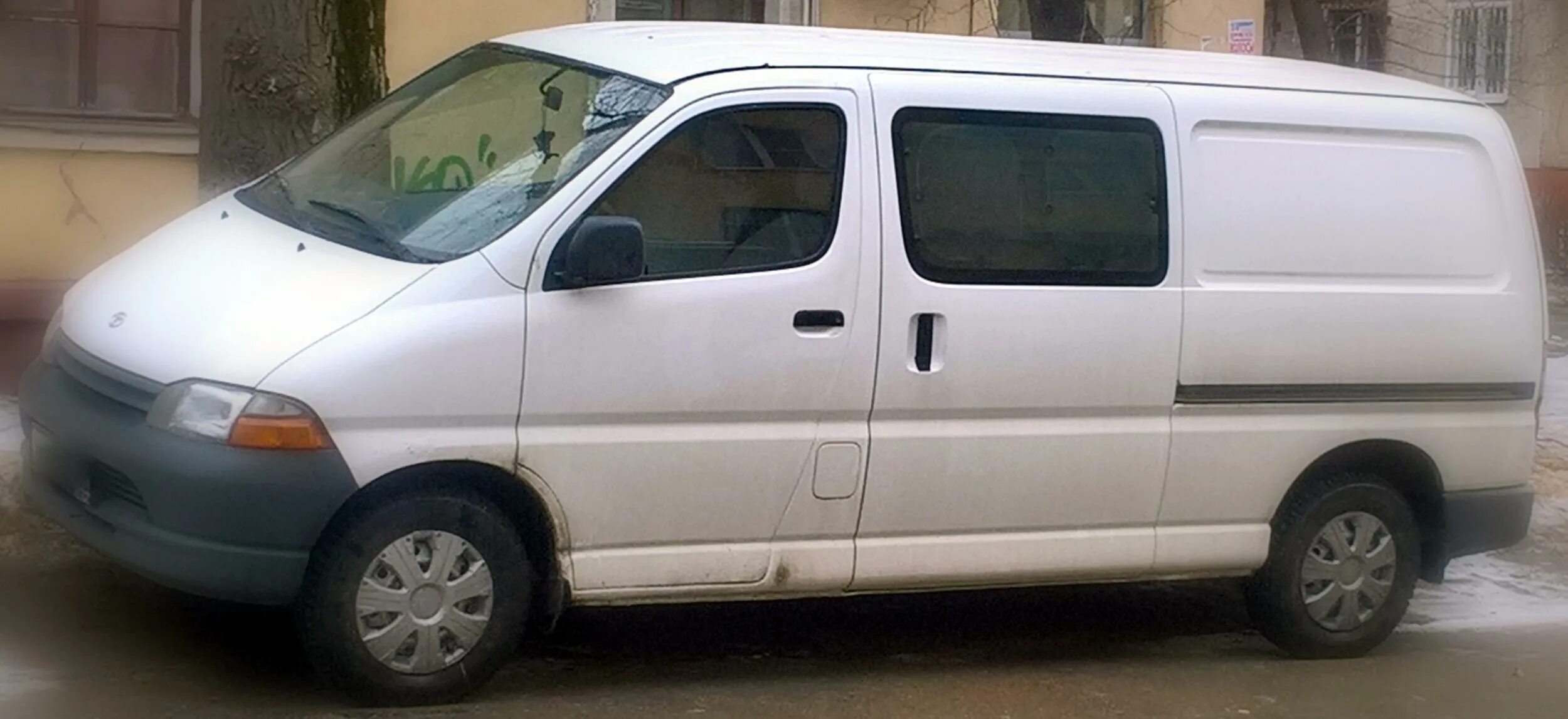 Тойота хайс 1999 года. Тойота хайс дельфин фото. Тойота хайс 1995 дизель. Toyota dolphin van. Тойота хайс дельфин.