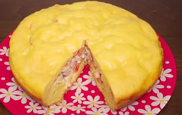 Мясной пирог в мультиварке. Шарлотка в мультиварке на скорую руку. заливной пирог в мультиварке на кефире. пирог в мультиварке на скорую руку с фаршем. заливной пирог в мультиварке.