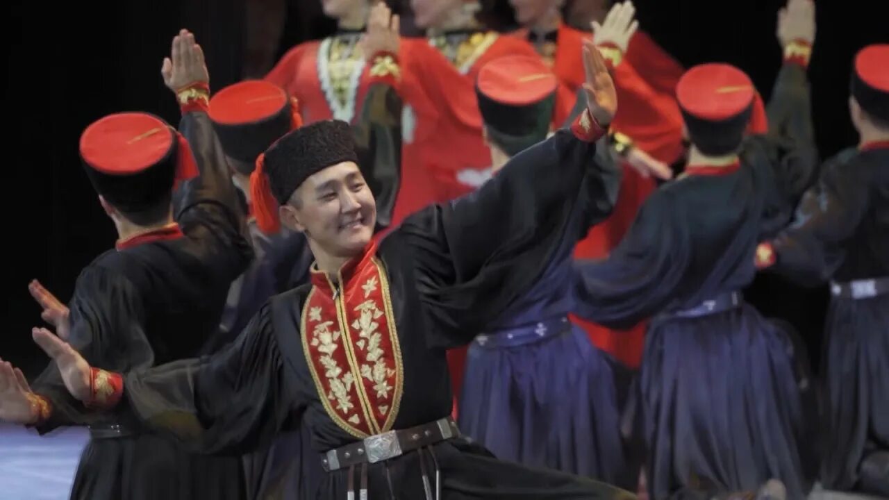 Тюльпан танцы калмыцкий ансамбль. Ансамбль тюльпан элиста. Тюльпанчик ансамбль элиста. Тюльпан танцы калмыцкий ансамбль. Калмыкский ансамбль тюльпан.