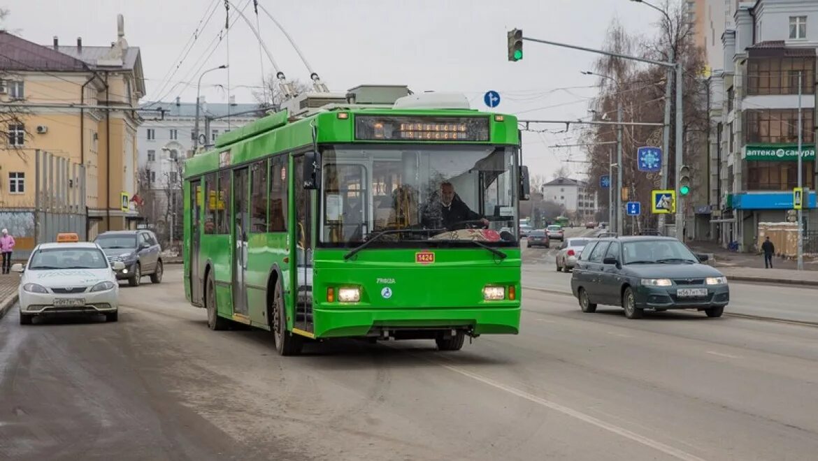 Время транспорта казань. Транспорт Казани. Троллейбус Казань. Новый троллейбус. Цвет общественного транспорта Казань.