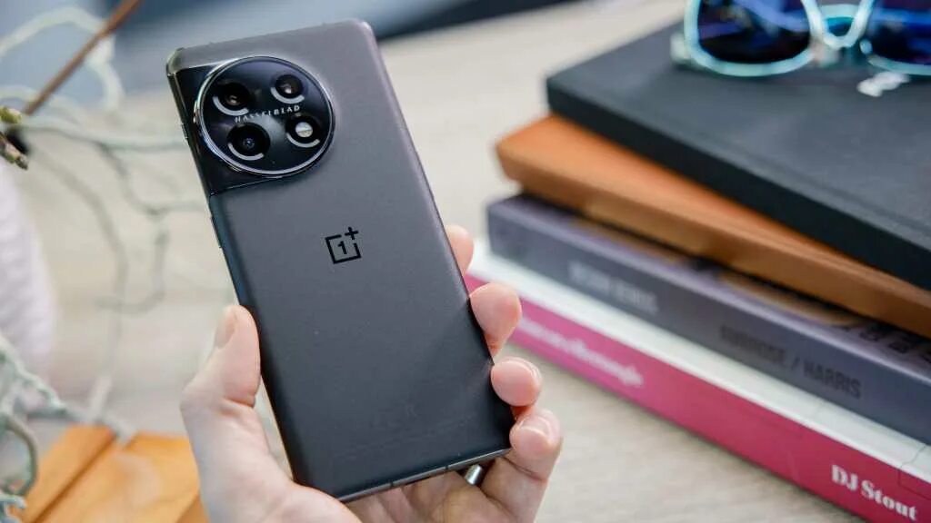 Oneplus 12r цены. Ванплас 12. ONEPLUS 12. Комплект ONEPLUS 12. Дизайн новых телефонов.