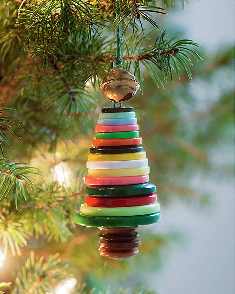 Оригинальные елочные украшения. Новогодняя игрушка елочка из ткани. Креативные игрушки на елку. Елка из мешковины мастер класс. Креативные игрушки на елку своими руками.