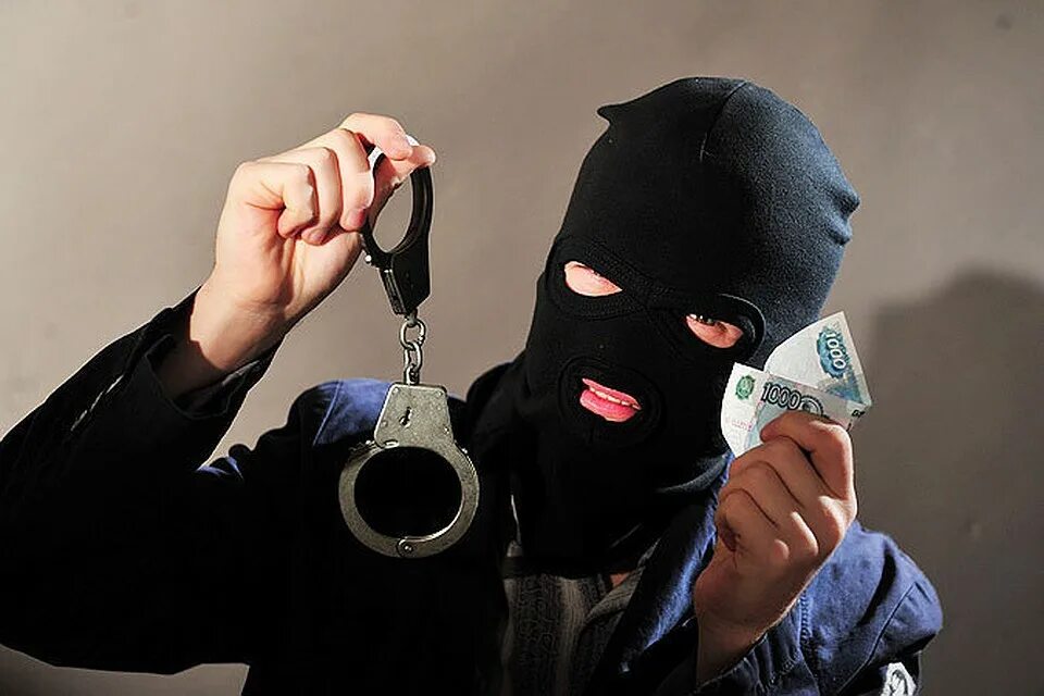 Бандитизм терроризм. Бандиты в масках. Крутые бандиты в масках. Маска грабителя. Преступник в маске.
