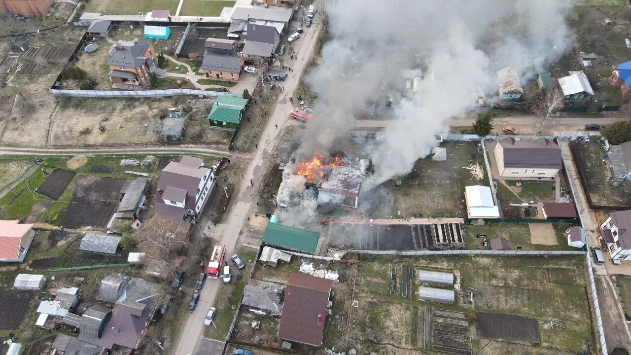 Вин вин сгорел. Пожар в Дмитрове 23.04.2022. Заречье Дмитров. Пожар в Румянцево Истринский район. Пожар в Заречье.