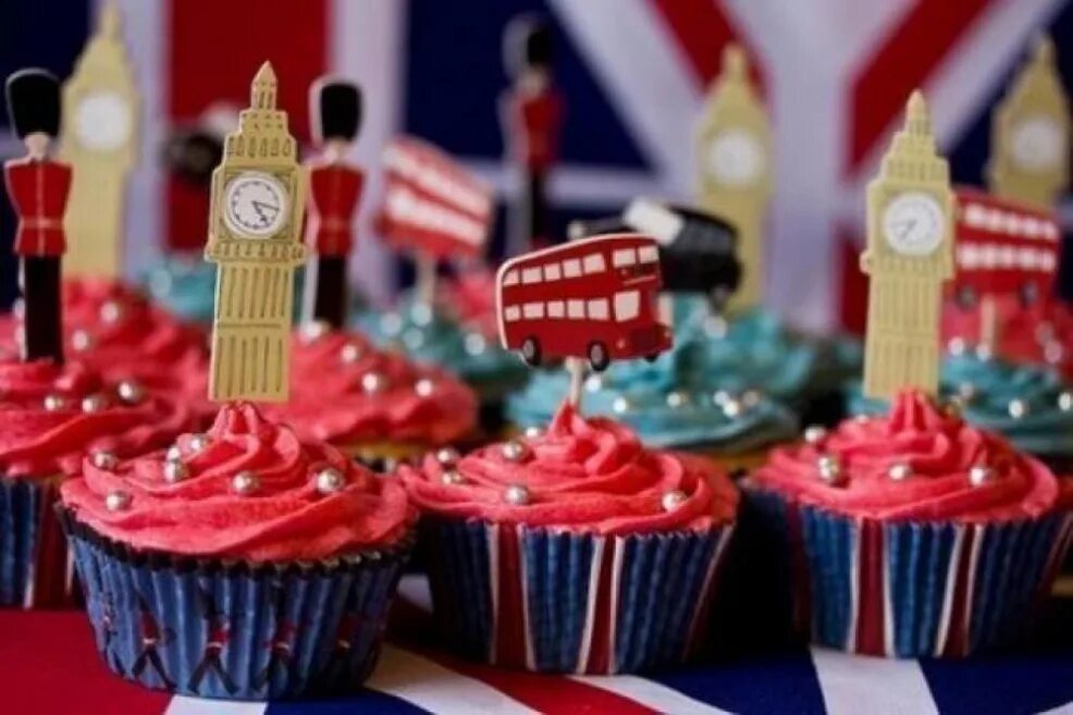 Страна рождения на английском. Британские сладости. Торт в стиле Англии. Вечеринка в английском стиле. Сладости в Британии.