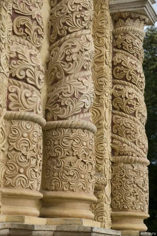 резьба колонны. колонна из дерева резная 2500. ставрос резной иконостас. мраморные колонны. резьба колонны.