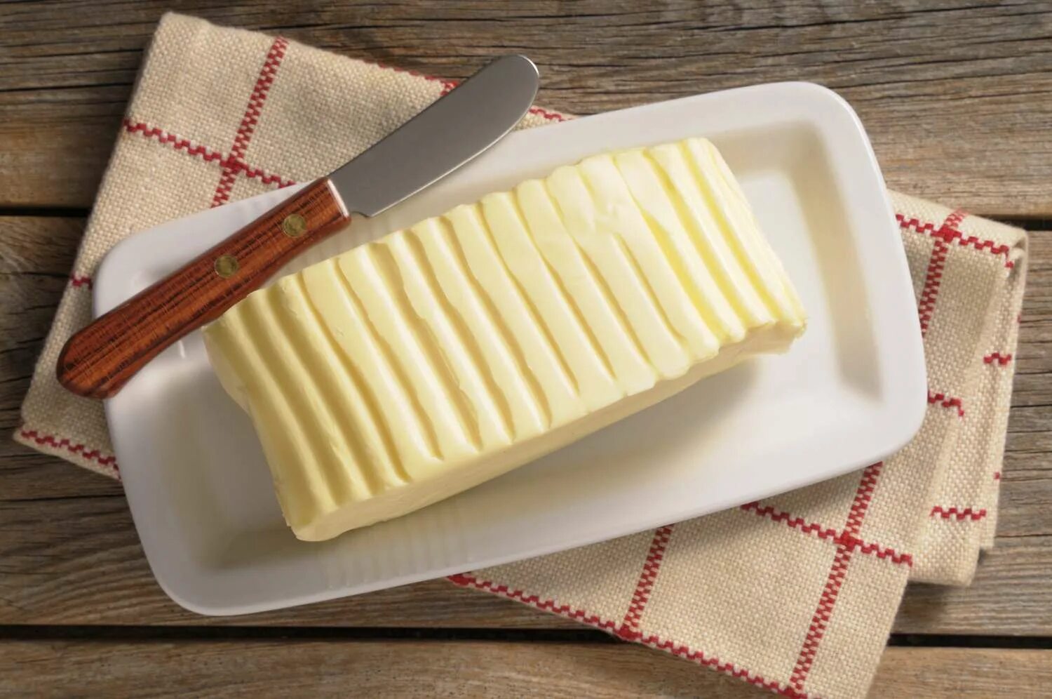 Butter new. Масло сливочное. масло сливочное на тарелке. butter масло сливочное. масло сливочное фото.