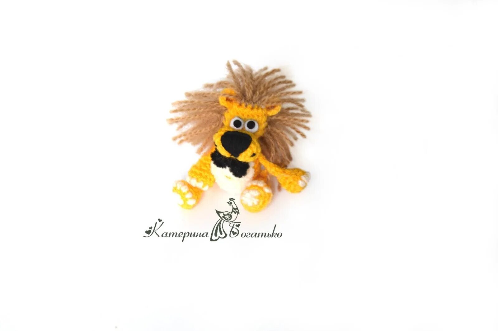 Львенок крючком схема. Вязаные игрушки крючком львенок. Лев крючком схема. Вязаный львенок крючком. Вязание игрушки львенка крючком.