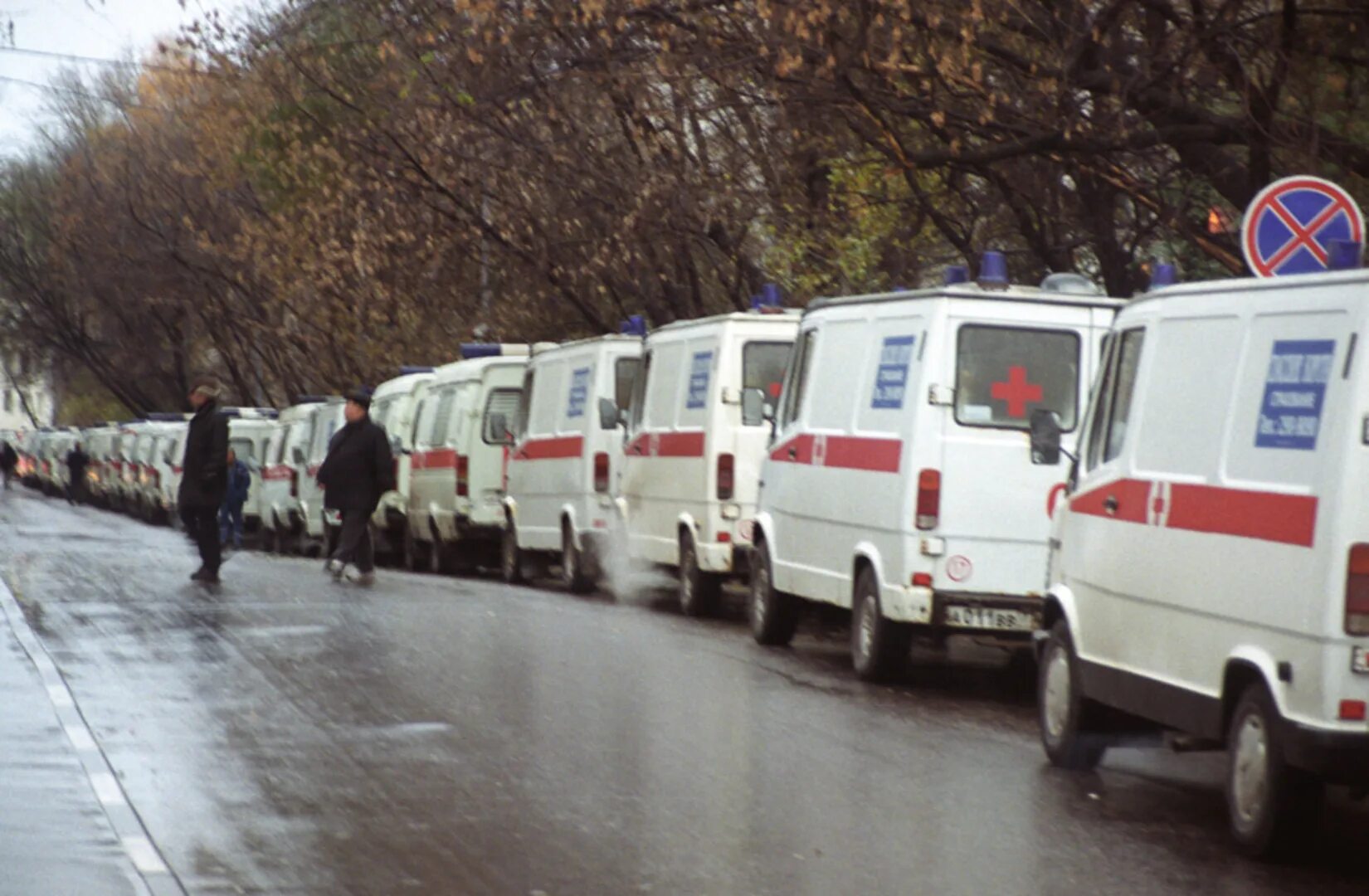 23 октября 2010. Колонна скорой помощи. Скорая Москва 2002.