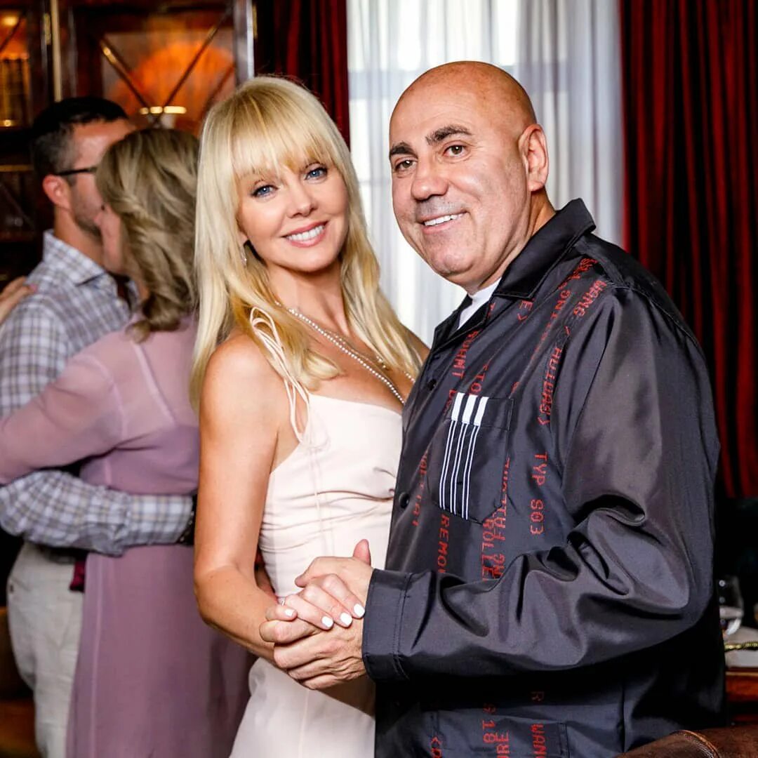 Возраст певицы валерии пригожиной. Валерия певица и пригожин. Певица валерия и иосиф пригожин. Возраст певицы валерии пригожиной. Певица валерия 2022.