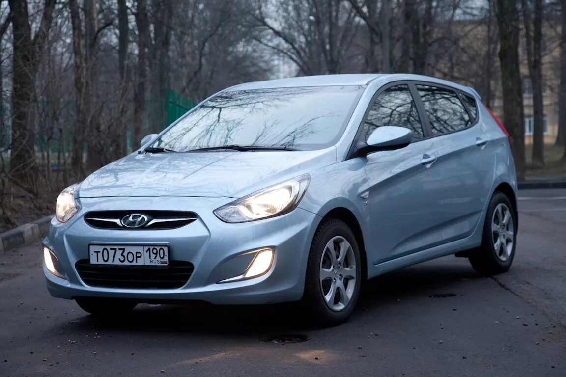 Хендай солярис 2010. Hyundai Solaris Hatchback. Хендай Солярис 2011 хэтчбек. Хёндай Солярис 2011 хетчбек. Хендай Солярис хэтчбек 2010.