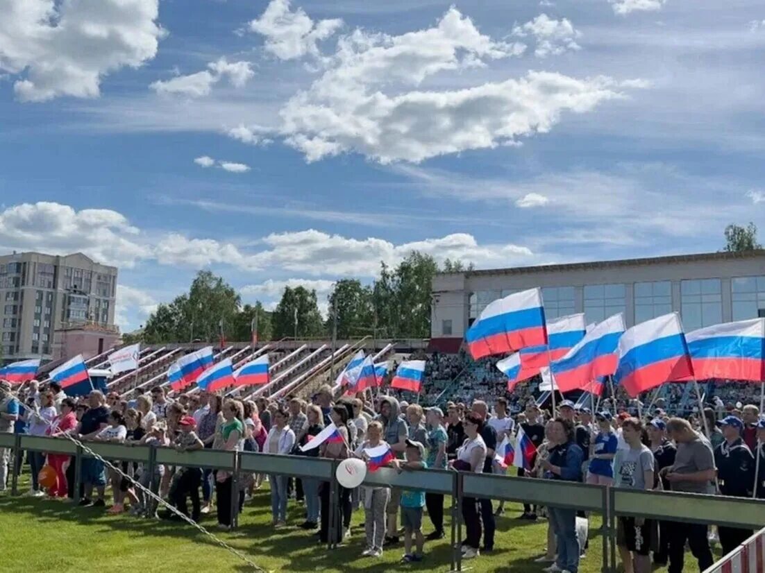 Праздник на стадионе Динамо Архангельск. С днем России. Стадион Динамо Архангельск. 12 Июня праздник.