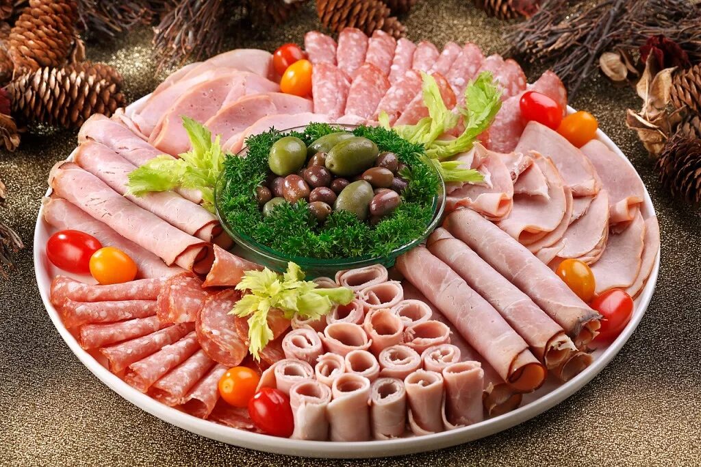 Готовимся к Новому Году: идеи оформления нарезок Food garnishes, Pretty food, Fo