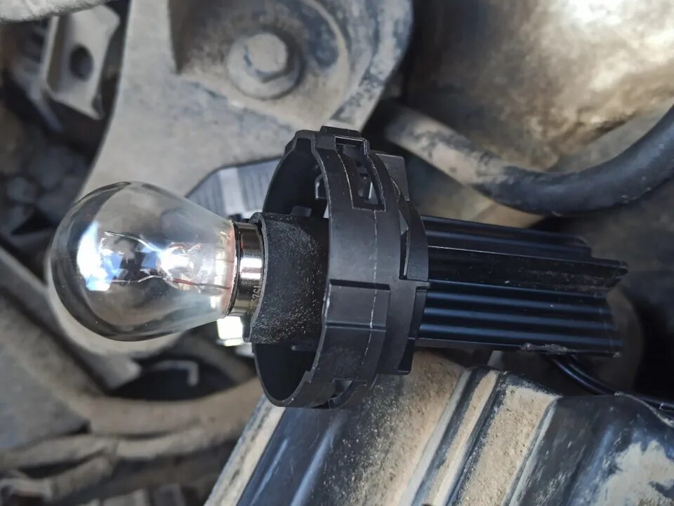 Джетта цоколь ламп. K5c h4 светодиодные лампы 4300k dawnknight 110w. Лампочка ближнего света фольксваген джетта 6. Джетта 6 лампа ближнего света. W5w лампа vw jetta 6 задние габариты.
