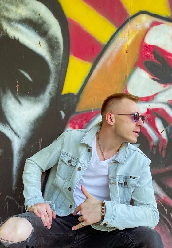 Dj agency. Диджей аристократ. Роман галушкин агент смит. Dj agent. Александр осипов битмейкер.