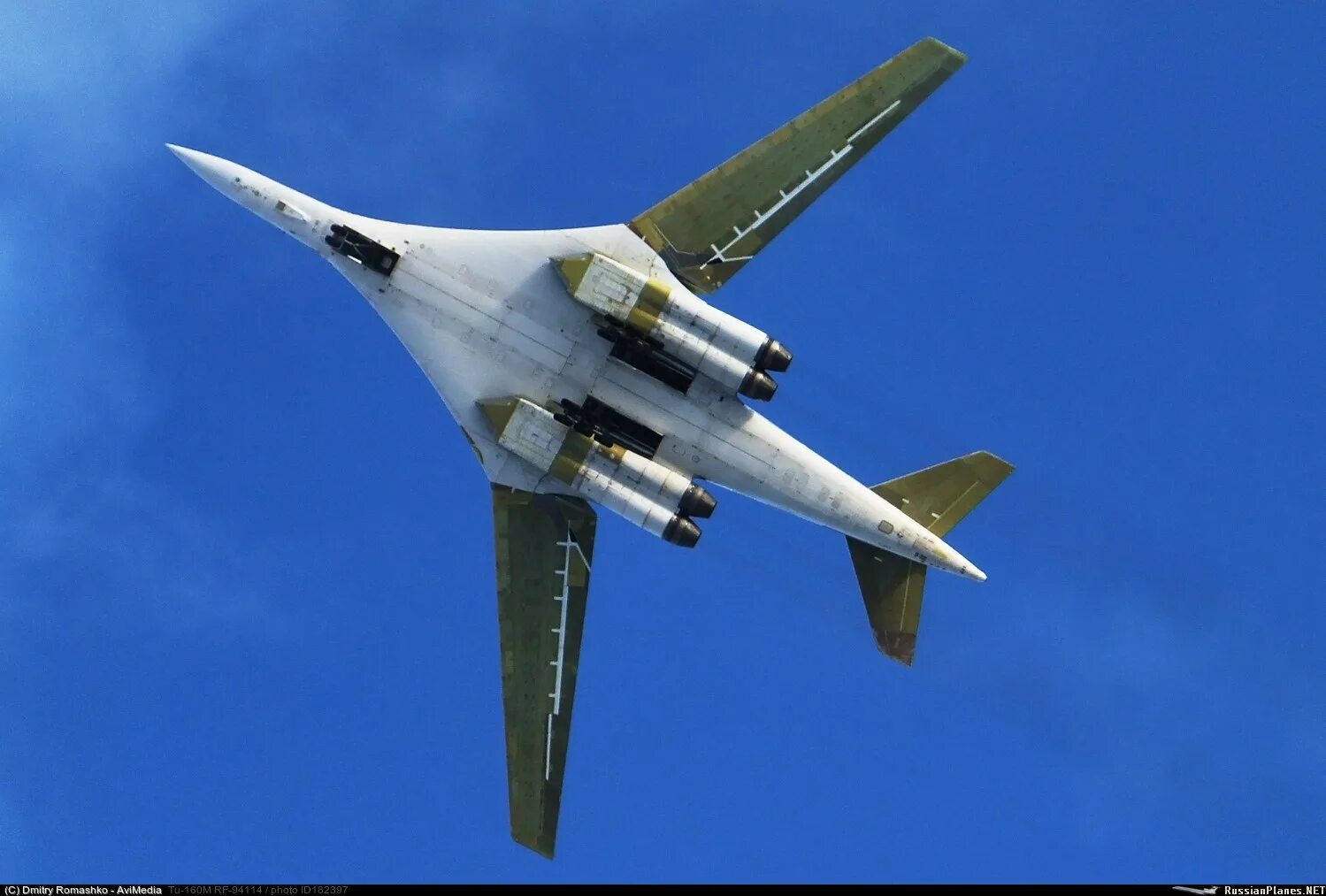 Ту-160 белый лебедь. Ту-160 белый лебедь. Ту 150 м. Бомбардировщик ту-160м белый лебедь. Ракетоносец ту-160 белый лебедь.