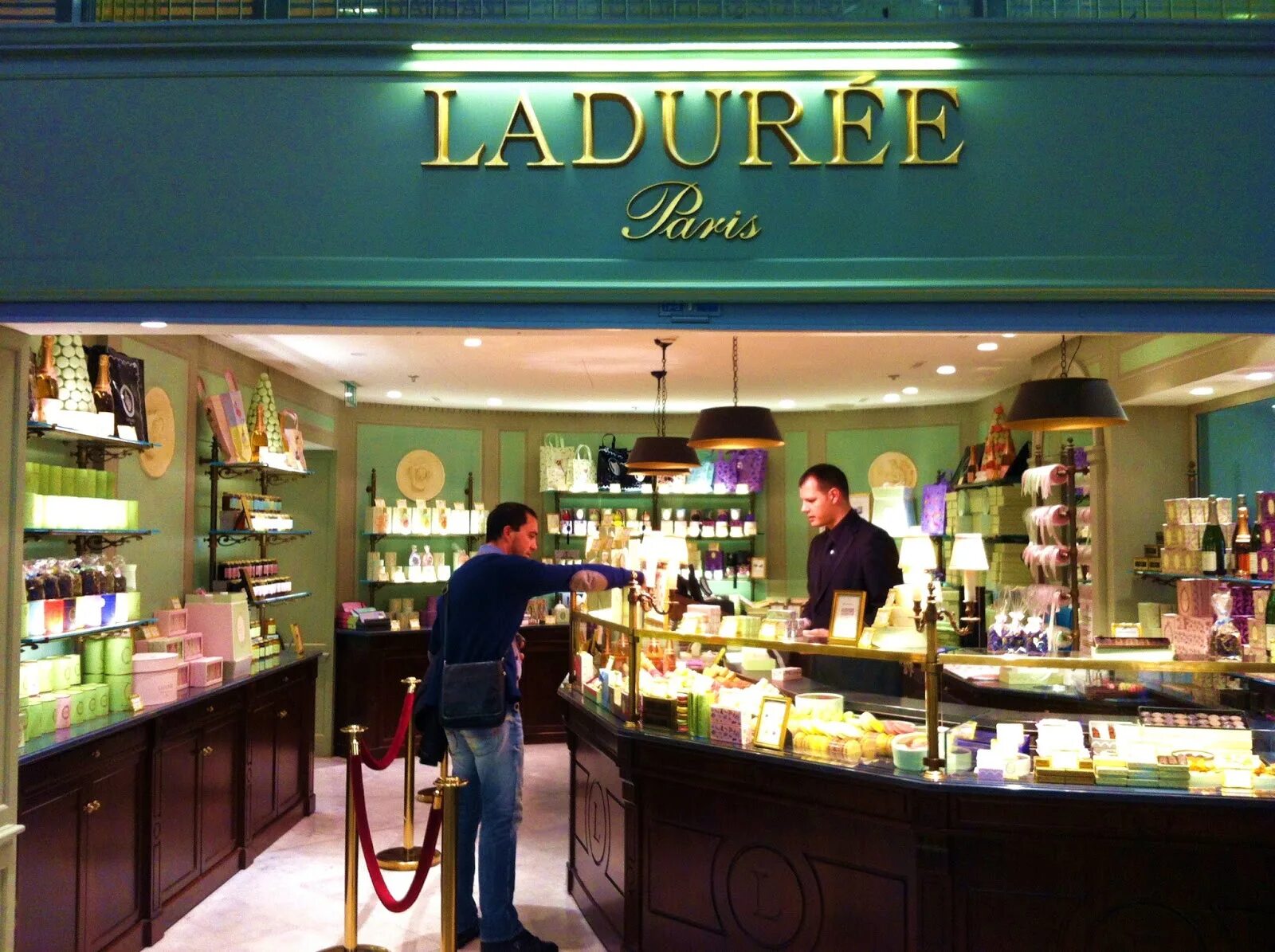 Кафе скворец малая бронная. Laduree москва малая бронная. Кошерная продукция. Ресторан еврейской кухни. Бронная кошерный.