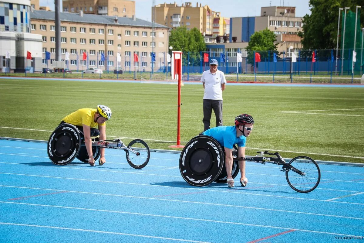 Адаптивный спорт для инвалидов. Спортивные сооружения для инвалидов. Спорт для людей с ограниченными возможностями. Спортивное занятие инвалидами.