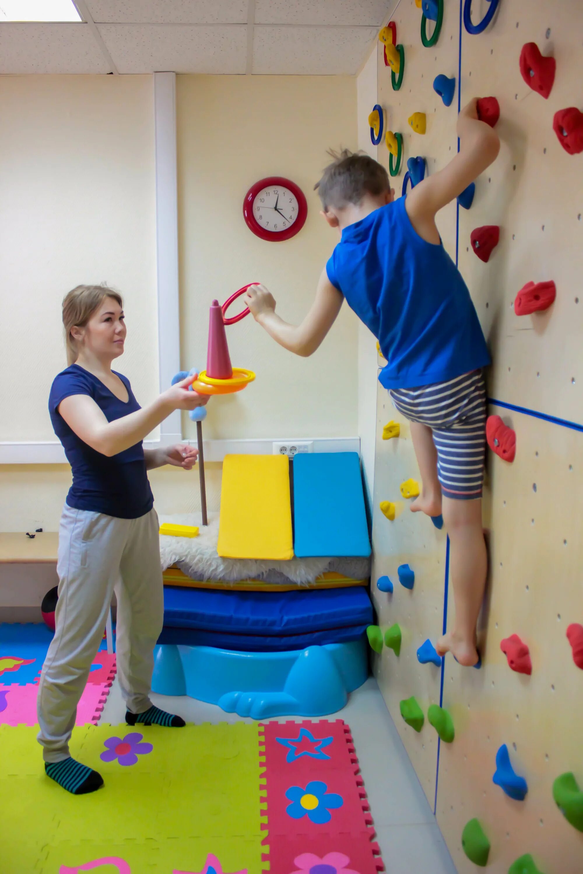 мебель для детей с аутизмом. центр реабилитации детей с аутизмом. реабилитационный центр для детей с аутизмом. сенсорная комната для детей с аутизмом. центр реабилитации детей аутистов.