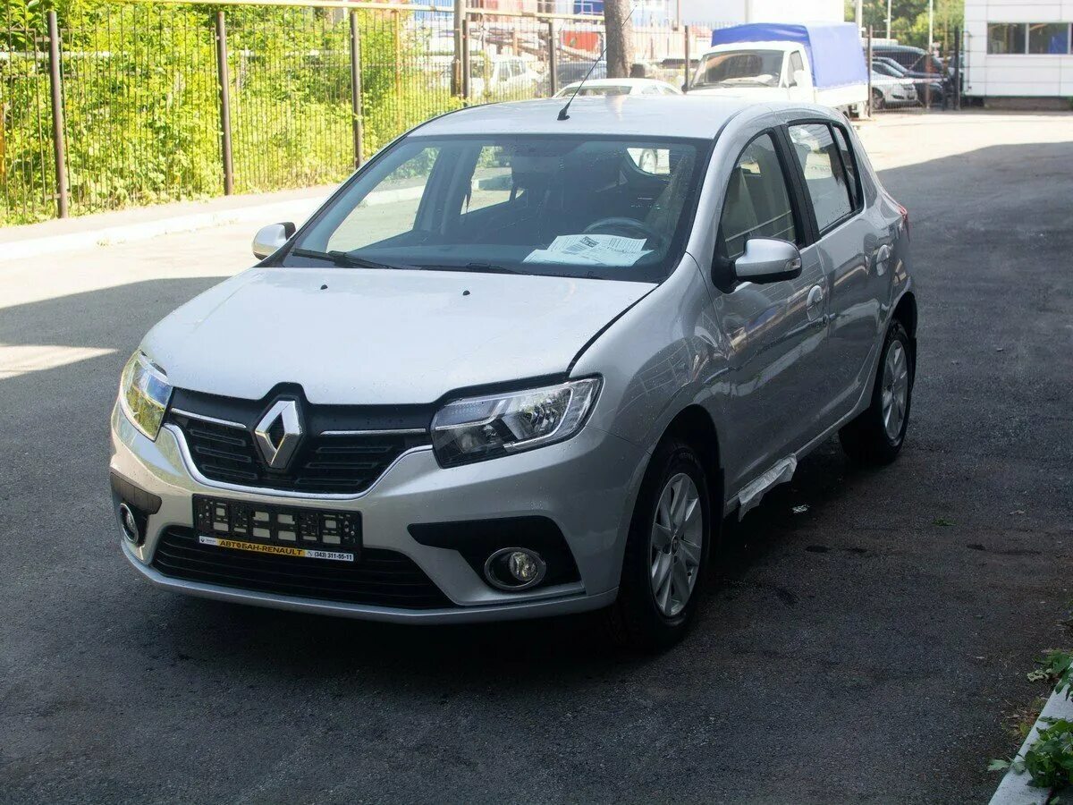 Рено сандеро 2017 года. 6. Renault sandero stepway 2021. Рено сандеро степвей 2 поколение дневные ходовые огни. Renault sandero ii 1.