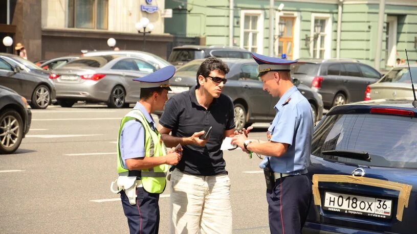 Повторное нарушение правил. Автомобили мади которые штрафуют. нарушение пдд погоня картинка. фото как дпс выписывает штраф ростов на дону. фото пранк оформление штрафа.