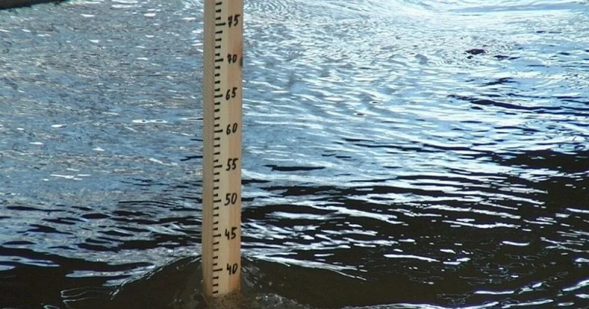 Внезапный подъем уровня реки называется. Подъем воды в реке. уровень воды. повышение уровня воды в реках. подъем уровня воды.