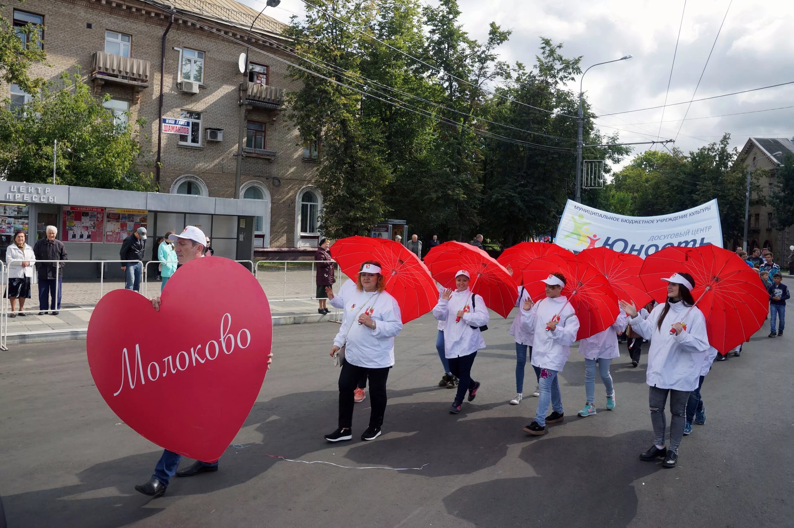 Демонстрация предложения. Украшение колонны на 9 мая. Украшение колонны на день города. Украшение колонны на 1 мая. Украшение шествия.