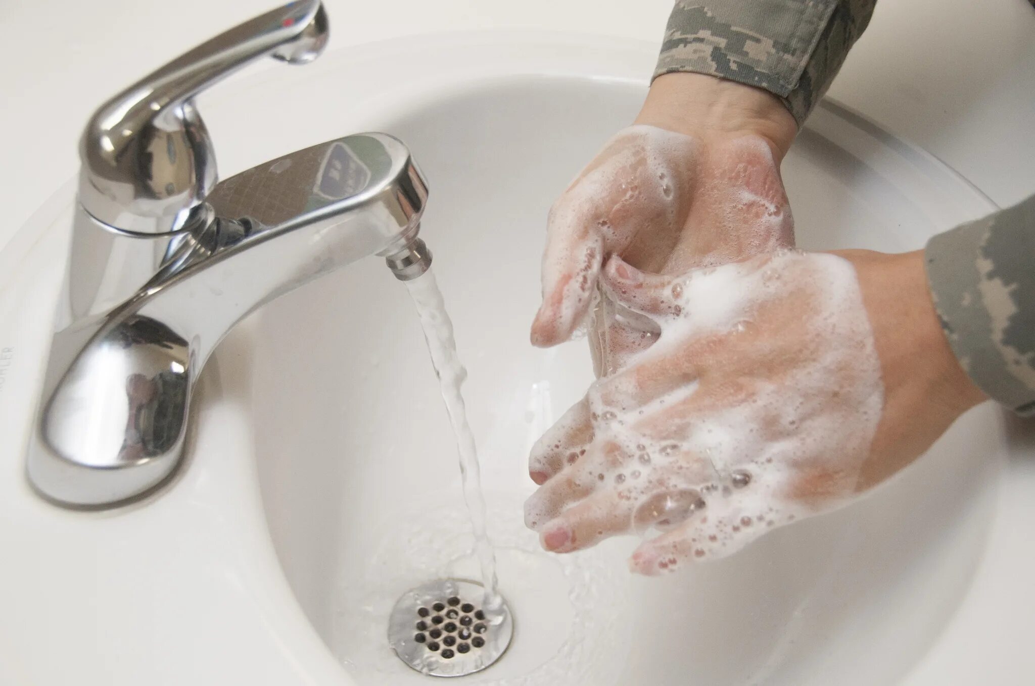 Мытье. Мытье рук. Мыть руки. Мыть руки с мылом. Мытье рук фото.