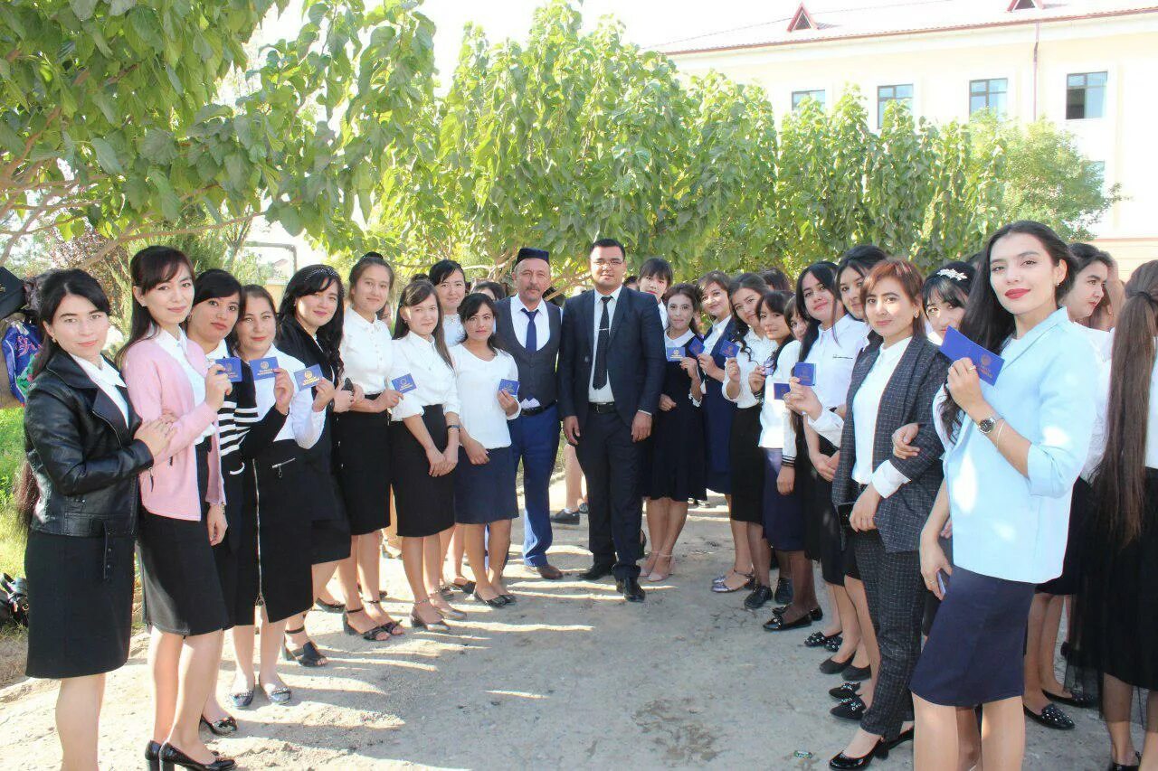 Президент дар мактаб. Мактаб хакида. Школьники узбекистана. Малима ва малим. Малима ва талаба.