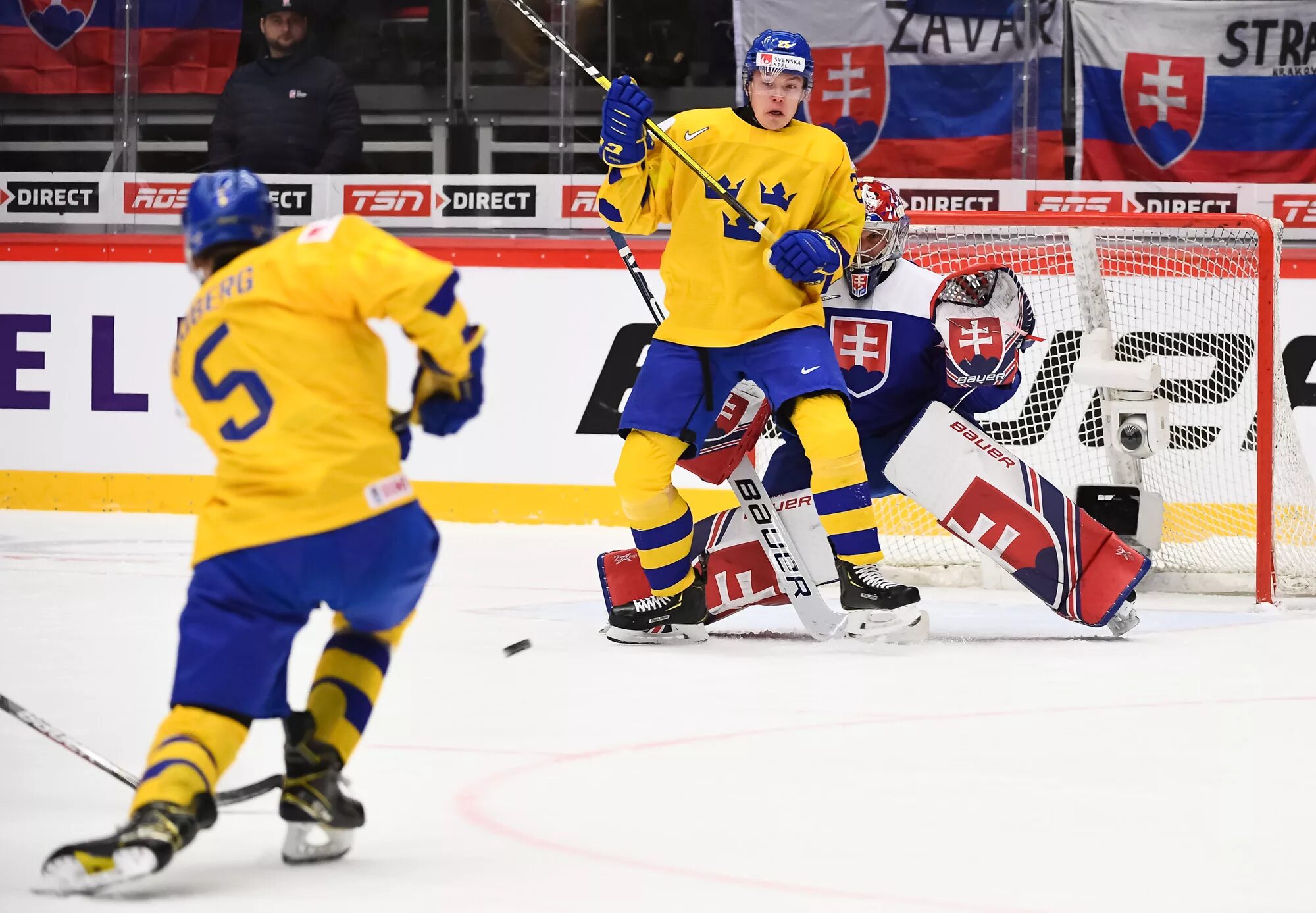 Швеция ассоциации. Швеция словакия чм по хоккею 21 мая. Словакия швеция хоккей. Швеция словакия хоккей. Хоккеисты словакии.