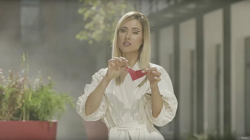 Глаза на песке паршута. Юля паршута 2023. Глаза на песке паршута. Юля паршута май. Глаза на песке паршута.