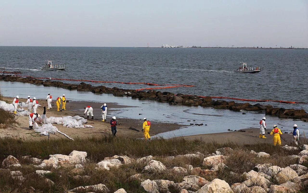 Температура воды в персидском. Разлитие нефти персидский залив. Персидский залив купаться. Кувейт пляжи. Разлив нефти в персидском заливе 1991.