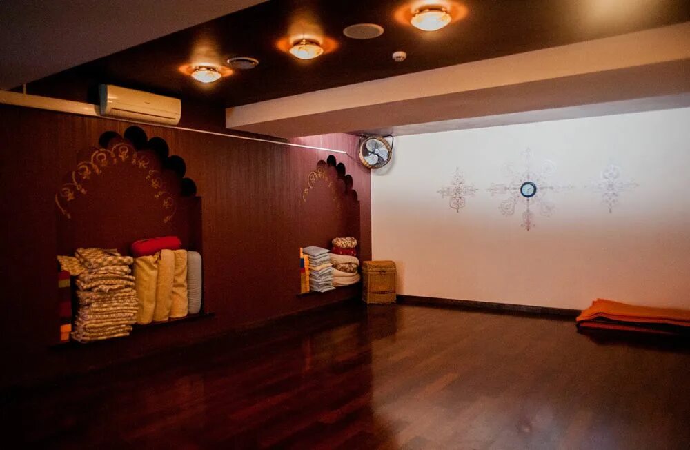 Цао рекордс студия. Недорогая квартира студия. Студия в цао. Творческое пространство для детей. Видеосъемка в студии.