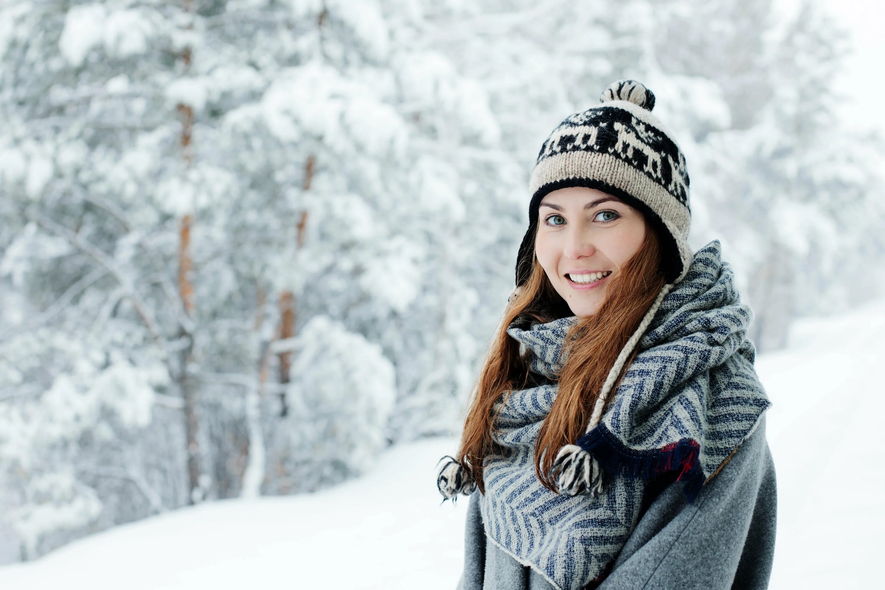 Зимняя девушка. Зимняя фотосессия. Зимний портрет. Девушка в зимней одежде. Красивое фото девушки зимой