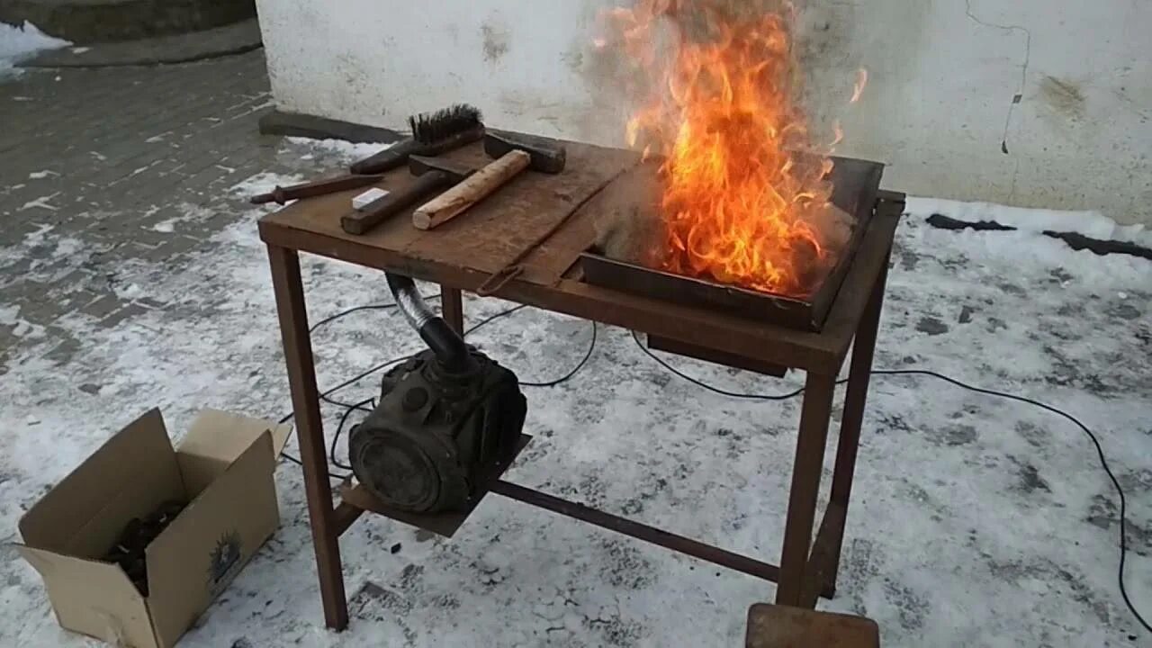 Горн кузнечный угольный. Горн в кузнице. Горн кузнечный электрофицированный пгэ-00. Поддув для кузнечного горна. Как получить горна.