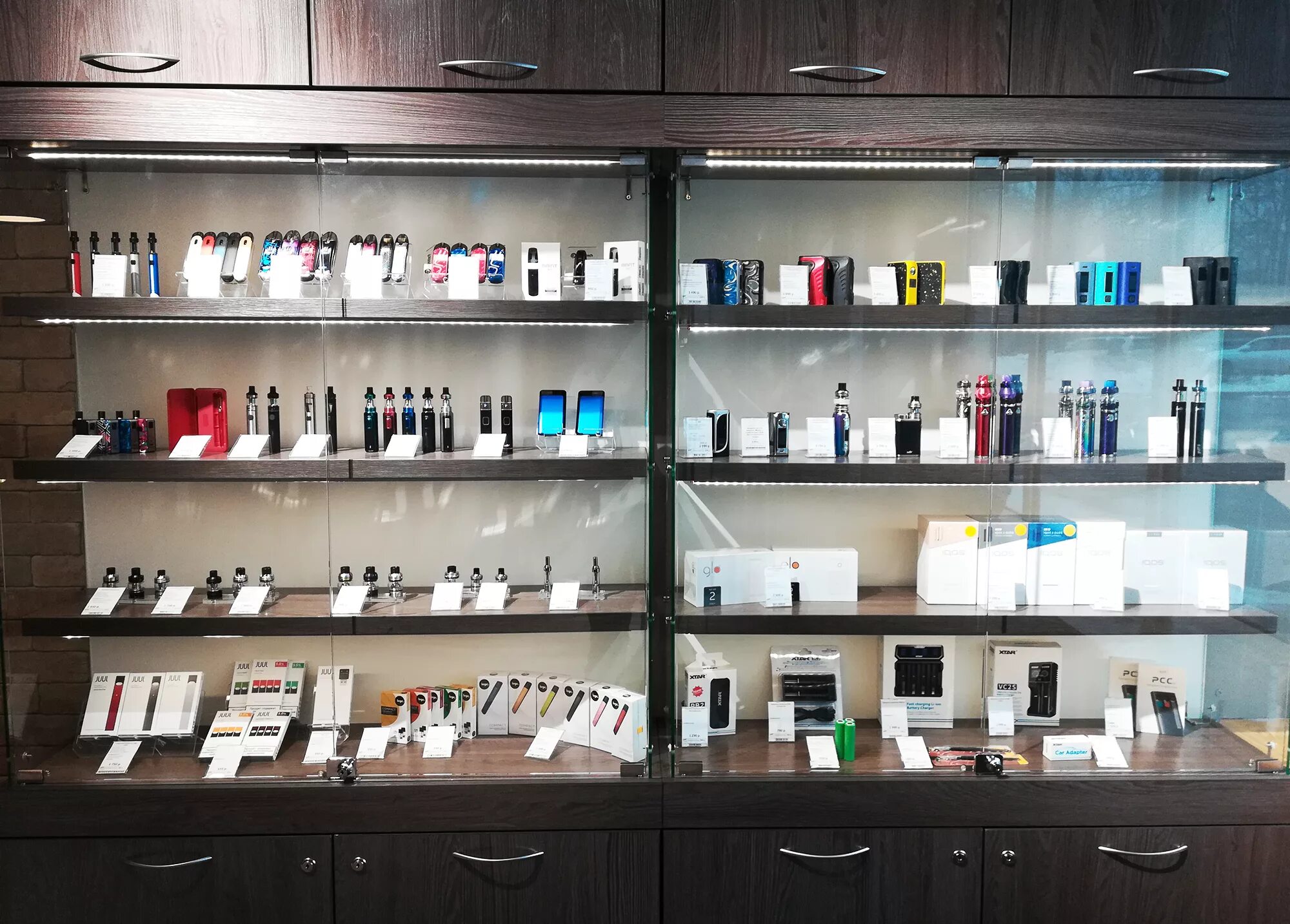 Планировка магазин электронных сигарет. Дизайн магазина электронных сигарет. Вейп шоп владивосток магазин. Электронные сигареты в санкт петербурге магазин. Магазин электронных сигарет вывеска.