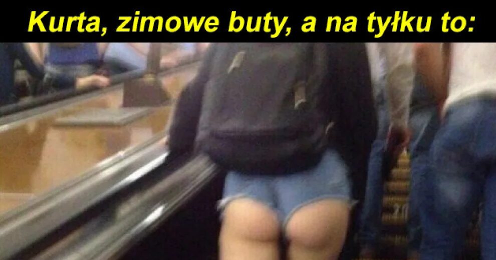 Девушка в белых трусиках попалась на камеру в метро