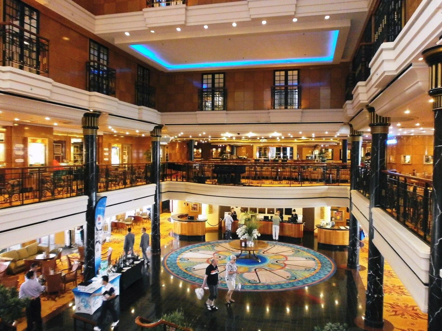 Royal caribbean jewel of the seas. Ship lobby. Ship lobby. Ship lobby. Теплоход crucevita 5* каюты фото.