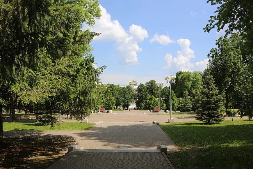 Парк ленина уфа. Парк Матросова Уфа. Сквер им Матросова в Уфе. Парк Ленина в Уфе летом.