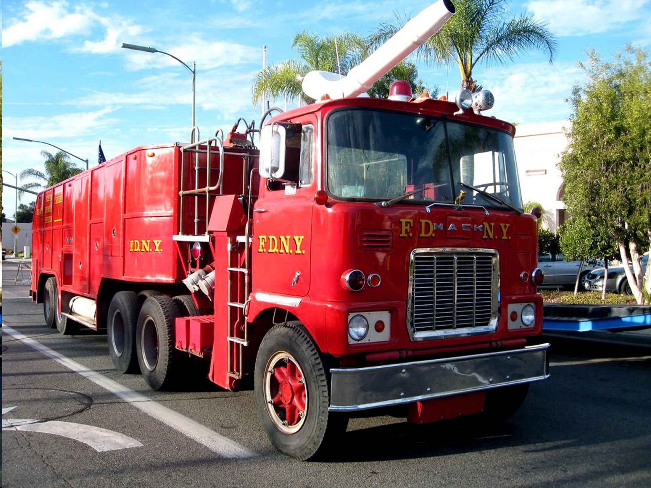 Mack FDNY. Пожарная машина FDNY. Mack Fire Pumper. Пожарный грузовик