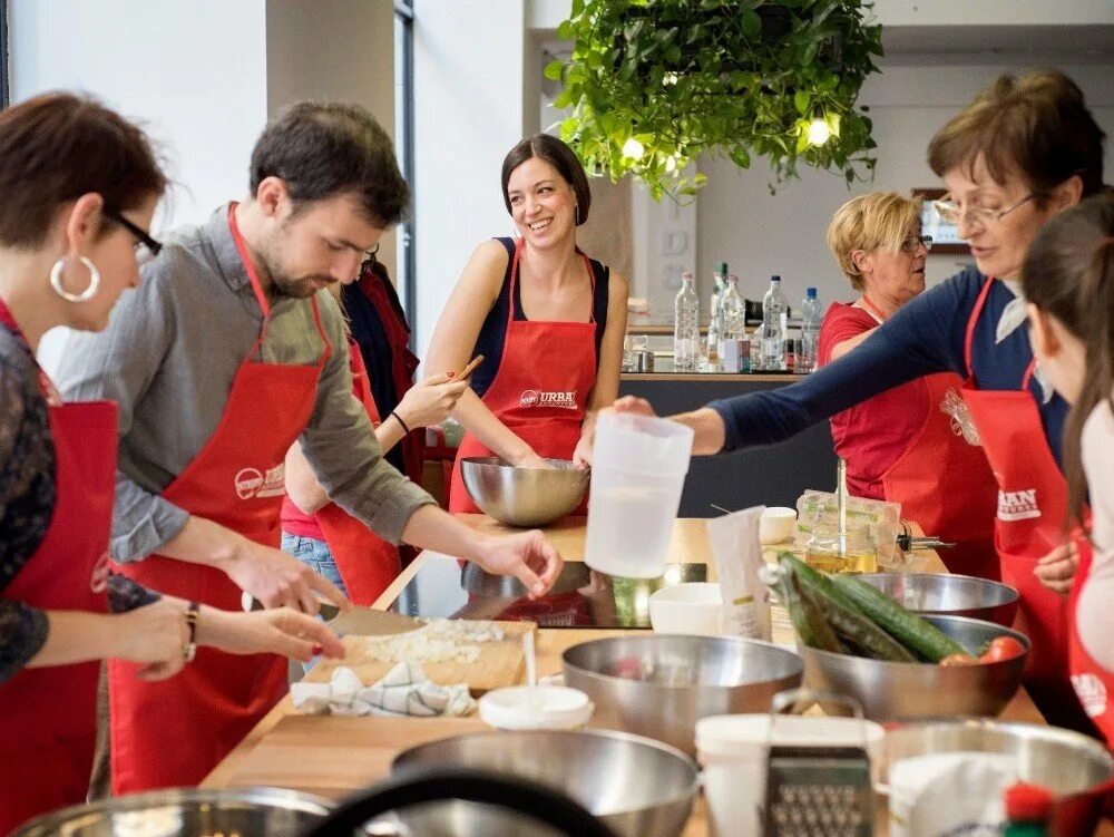 Cooking class. Cooking class фото. кукинг тур. cooking class in a courtyard.