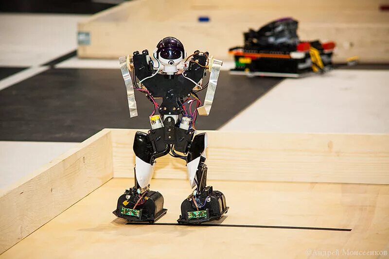 Робототехника слоган. Современные роботы. Робот гриша. Современная робототехника. Робостанция на вднх.