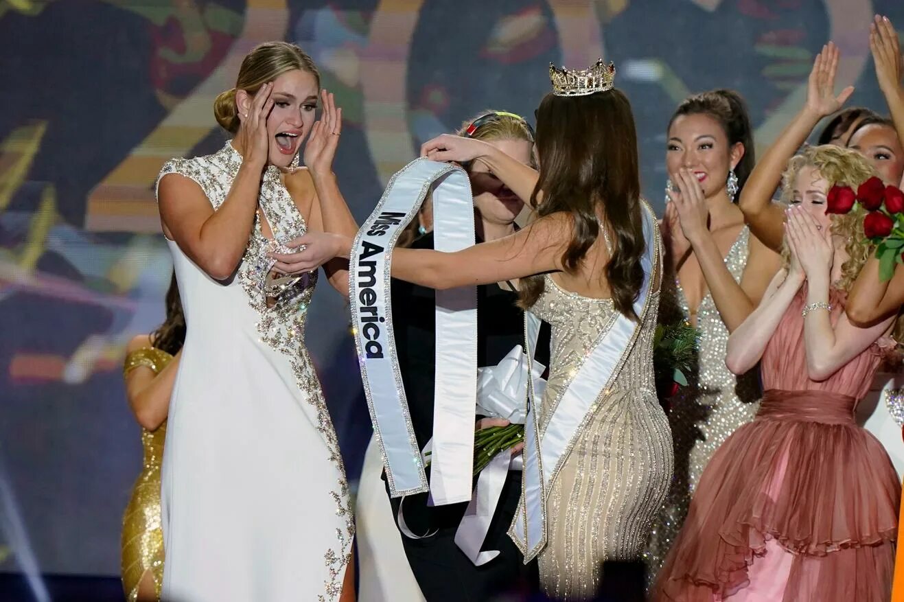 Мисс европа 2024 победительница фото. Грейс станке Мисс Америка 2023. Мисс Америка 2022. Грейс станке Мисс Америка.