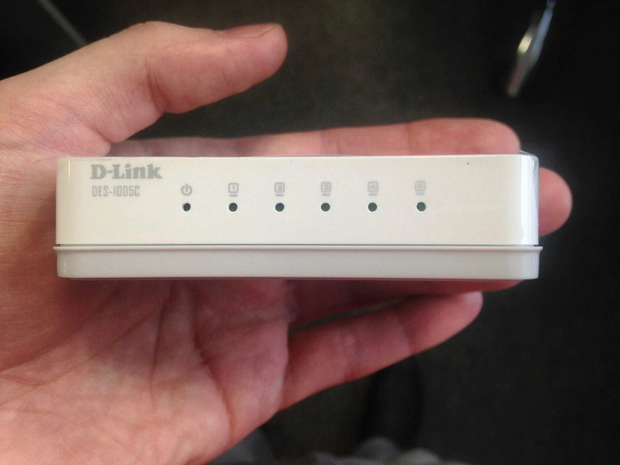 Коммутатор d link 1005c. Коммутатор d-link des-1005ca1. коммутатор d-link des-1005c 5x100mb. коммутатор (switch) d-link des 1005d. d link des 1005a крепеж.