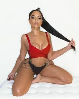 Here are some new photos of model Stephanie Santiago. 