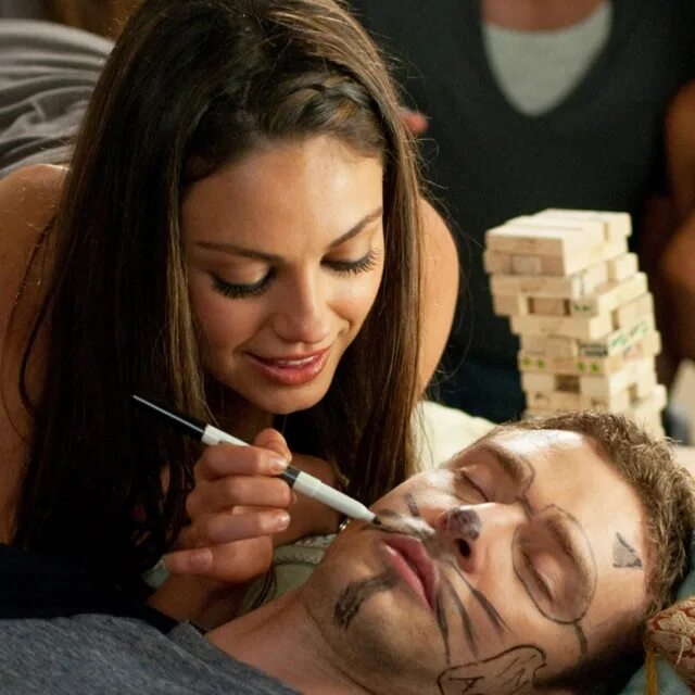 Женщина мстит. Мстительная девушка. Цитаты про месть смешные. Девушка отомстила парню. Женщина с топором.