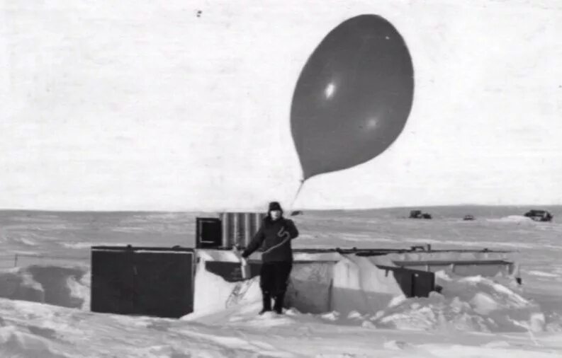 Как называется первая советско российская научная станция. Антарктическая станция Мирный 1956. Станция Мирный в Антарктиде. Обсерватория Мирный в Антарктиде. Научная станция Мирный в Антарктиде.