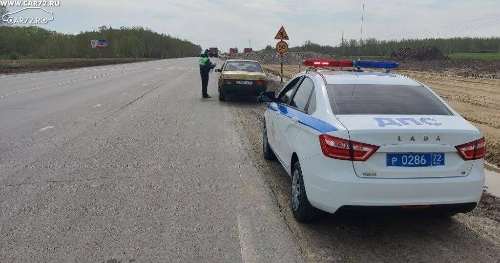 Машина ДПС. Машина ГИБДД. ГИБДД на трассе. Погони ДПС Тюмень. Номер гибдд омск