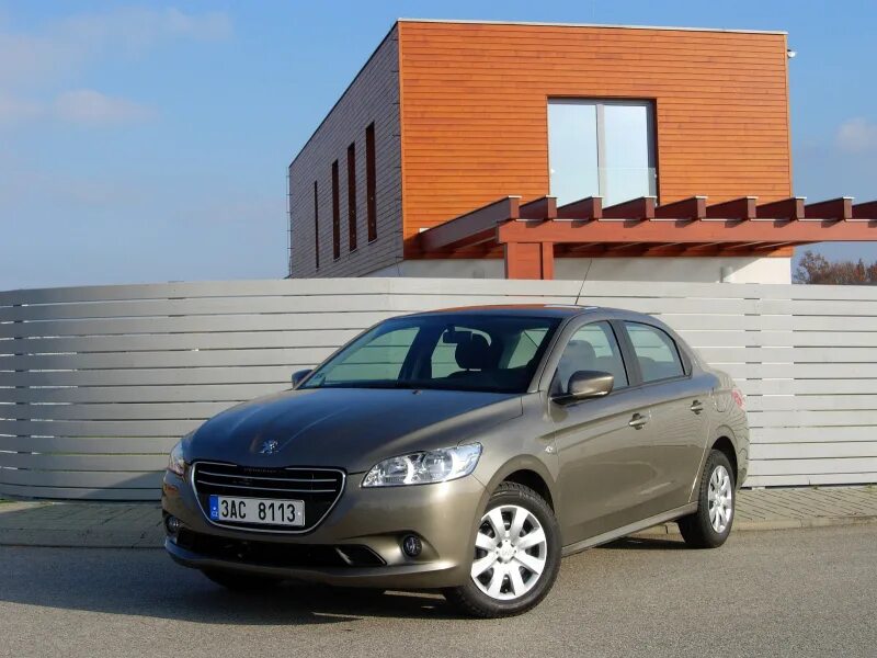 Peugeot 301. Пежо 301 1.6. Пежо 301 хэтчбек. Пежо 301 2013.