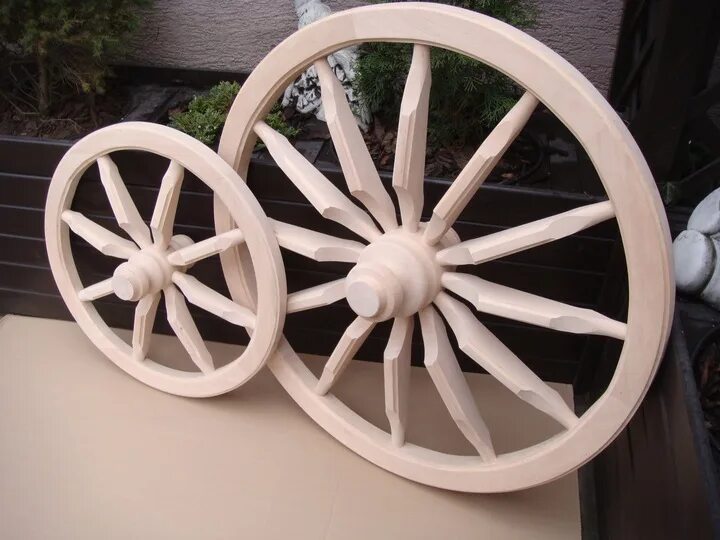 Деревянное колесо. Колесо из дерева. Колесо телеги деревянное. Декоративное колесо из дерева.